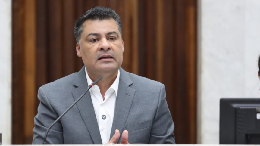 Rangel propõe emissão gratuita de Carteira Estudantil no Paraná
